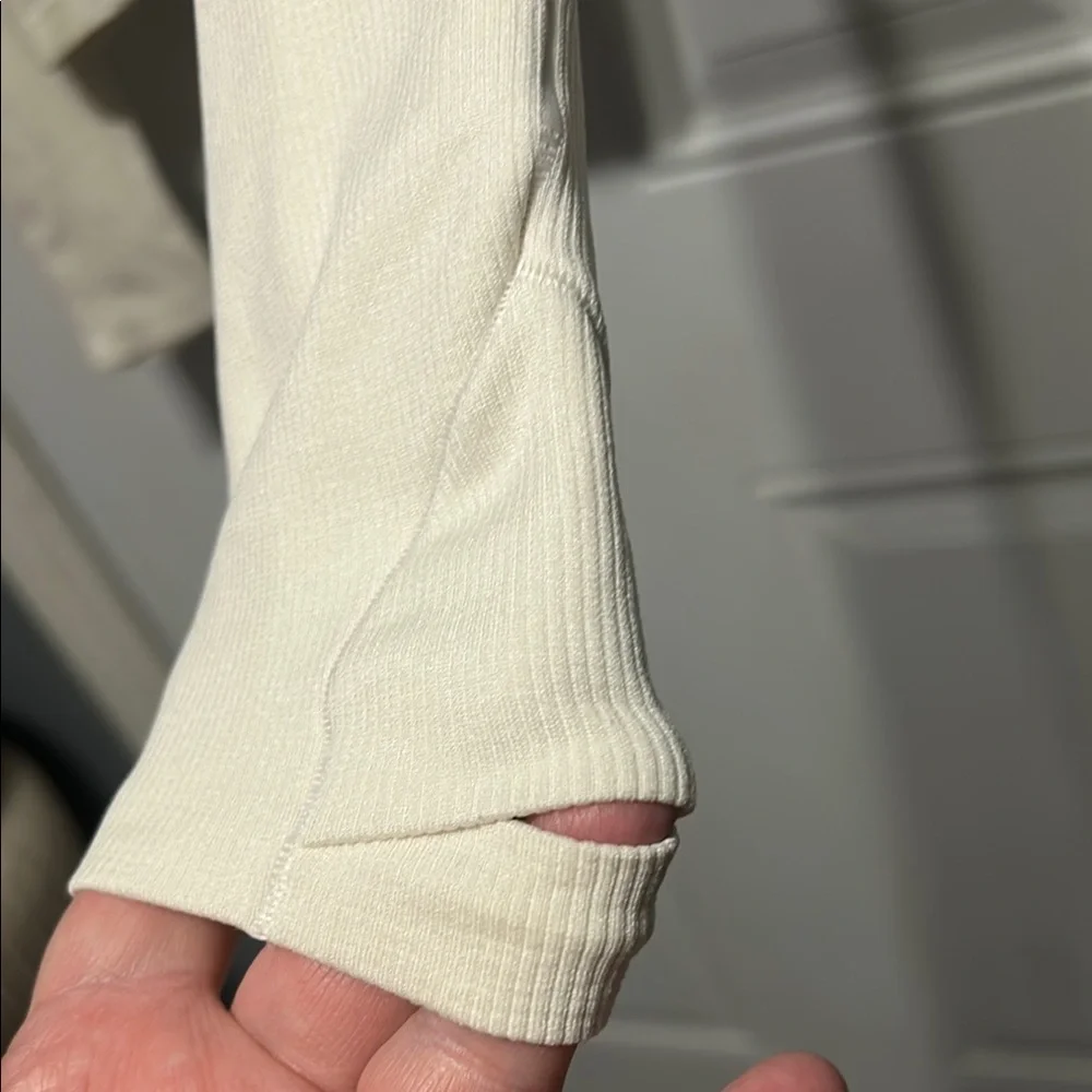 Lululemon Athletica Cream Fitted Long Sleeve Tee - Picture 3 of 9